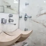 Host2u Penthouse Sauna, Jacuzzi, Fireplace بانسكو