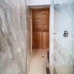 Host2u Penthouse Sauna, Jacuzzi, Fireplace بانسكو
