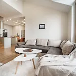 شقة Host2u Penthouse Sauna, Jacuzzi, Fireplace بانسكو