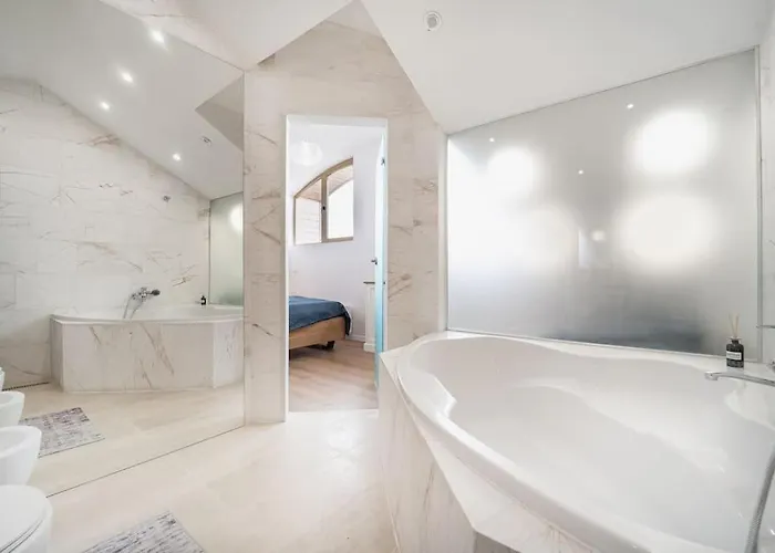 Host2u Penthouse Sauna, Jacuzzi, Fireplace Apartmán