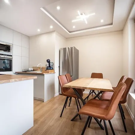 Апартаменты Host2u Penthouse Sauna, Jacuzzi, Fireplace