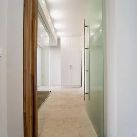 Host2u Penthouse Sauna, Jacuzzi, Fireplace Апартаменты *