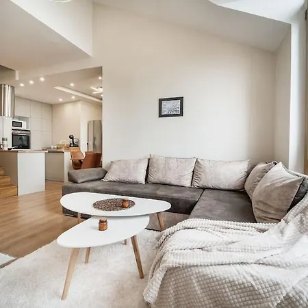 Апартаменты Host2u Penthouse Sauna, Jacuzzi, Fireplace Банско