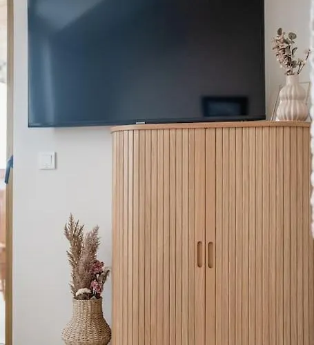 Host2u Penthouse Sauna, Jacuzzi, Fireplace דירה