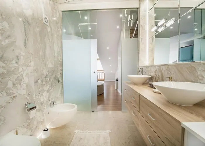 Host2u Penthouse Sauna, Jacuzzi, Fireplace * בנסקו