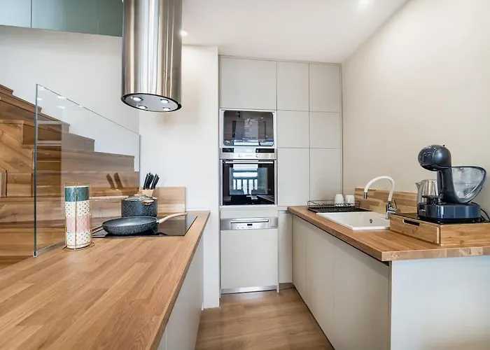 Host2u Penthouse Sauna, Jacuzzi, Fireplace דירה *