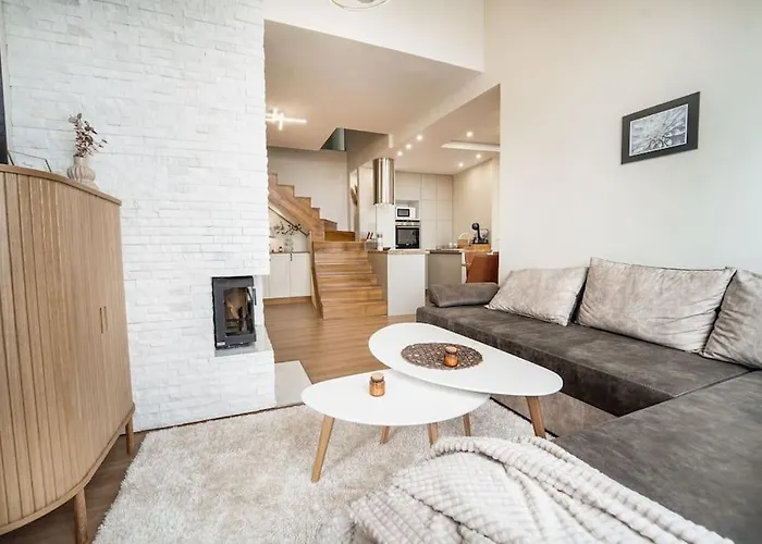 Host2u Penthouse Sauna, Jacuzzi, Fireplace בנסקו