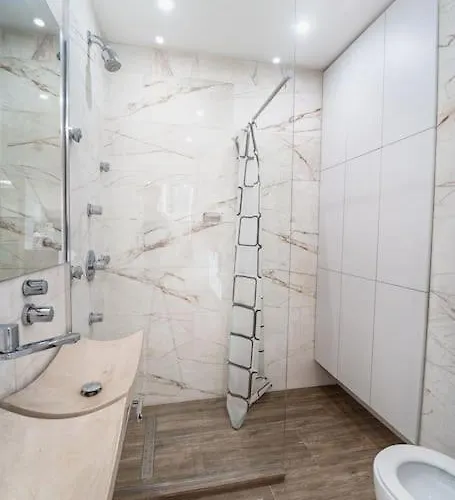 Host2u Penthouse Sauna, Jacuzzi, Fireplace דירה *