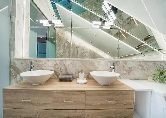 דירה Host2u Penthouse Sauna, Jacuzzi, Fireplace *