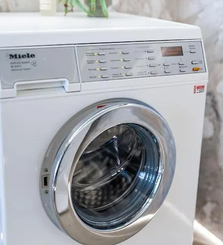 Host2u Penthouse Sauna, Jacuzzi, Fireplace * בנסקו