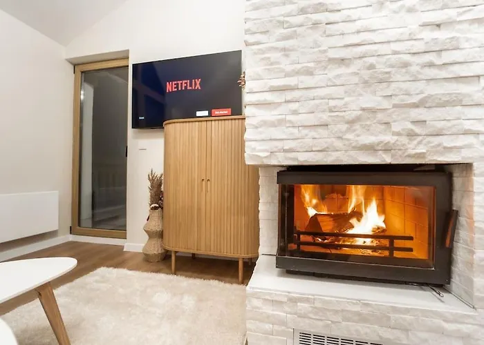 Host2u Penthouse Sauna, Jacuzzi, Fireplace דירה