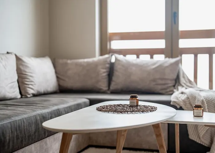 דירה Host2u Penthouse Sauna, Jacuzzi, Fireplace בנסקו