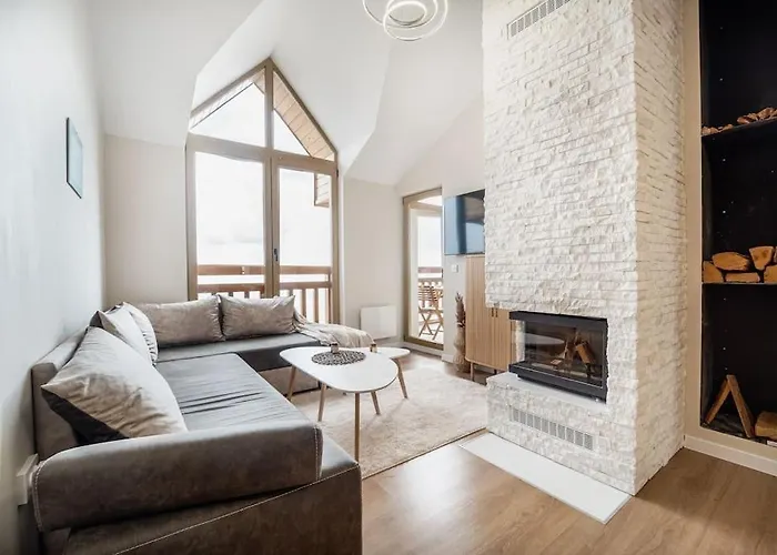 Host2u Penthouse Sauna, Jacuzzi, Fireplace בנסקו