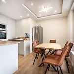 Apartamento Host2u Penthouse Sauna, Jacuzzi, Fireplace