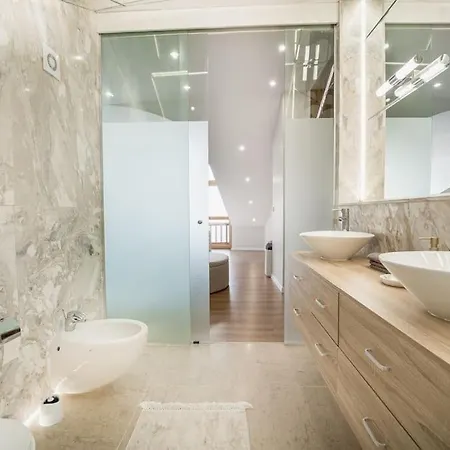 Host2u Penthouse Sauna, Jacuzzi, Fireplace * 반스코