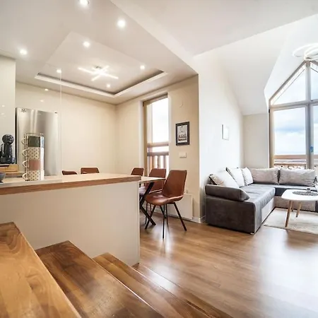 아파트 Host2u Penthouse Sauna, Jacuzzi, Fireplace 반스코