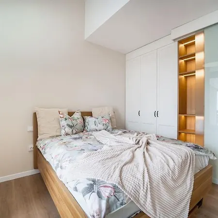 아파트 Host2u Penthouse Sauna, Jacuzzi, Fireplace *