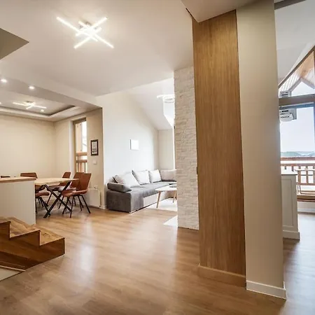 Host2u Penthouse Sauna, Jacuzzi, Fireplace 아파트 반스코