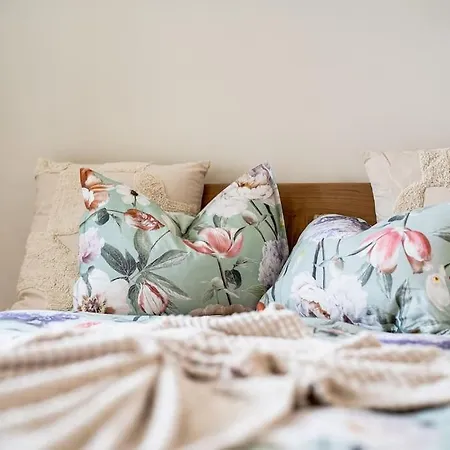 Host2u Penthouse Sauna, Jacuzzi, Fireplace * Bansko