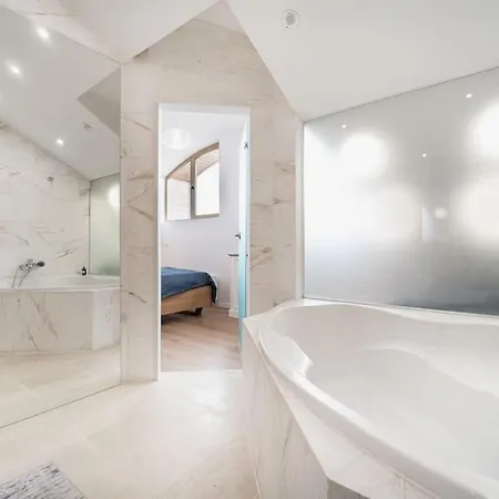 Host2u Penthouse Sauna, Jacuzzi, Fireplace Appartement