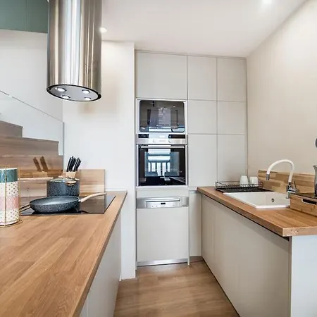 Host2u Penthouse Sauna, Jacuzzi, Fireplace Appartement *