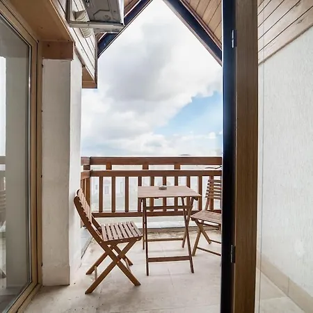 Host2u Penthouse Sauna, Jacuzzi, Fireplace 아파트 반스코
