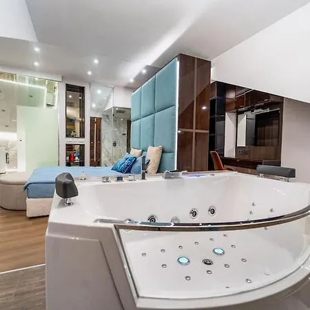 Host2u Penthouse Sauna, Jacuzzi, Fireplace * 반스코