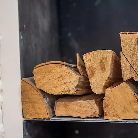 Host2u Penthouse Sauna, Jacuzzi, Fireplace Appartement