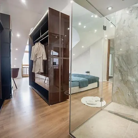 아파트 Host2u Penthouse Sauna, Jacuzzi, Fireplace 반스코