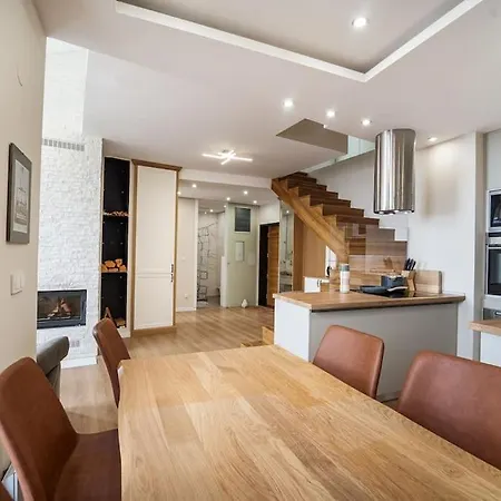 Appartement Host2u Penthouse Sauna, Jacuzzi, Fireplace Bansko