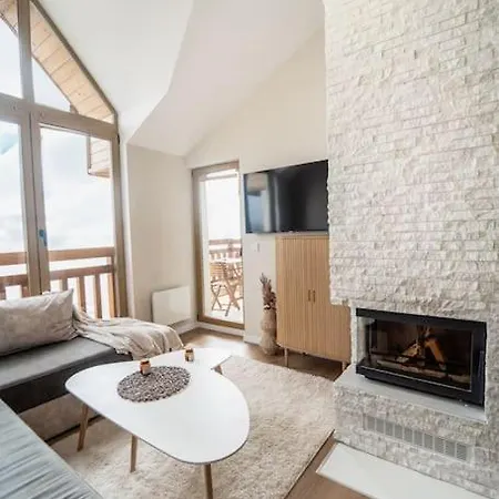 Host2u Penthouse Sauna, Jacuzzi, Fireplace * Bansko