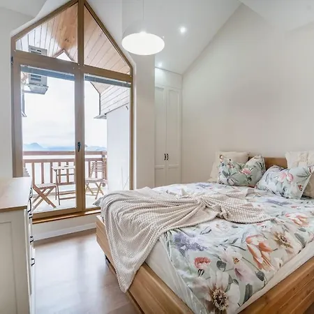 Host2u Penthouse Sauna, Jacuzzi, Fireplace 아파트