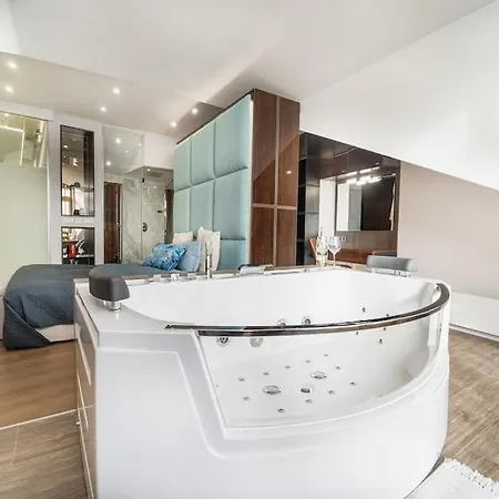 Appartement Host2u Penthouse Sauna, Jacuzzi, Fireplace *