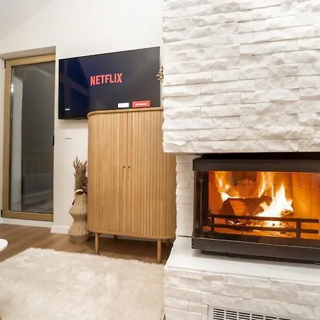 Host2u Penthouse Sauna, Jacuzzi, Fireplace 아파트