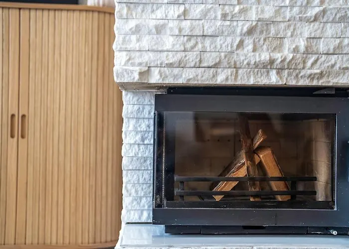 Host2u Penthouse Sauna, Jacuzzi, Fireplace