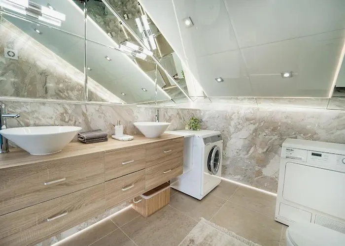 Апартамент Host2u Penthouse Sauna, Jacuzzi, Fireplace