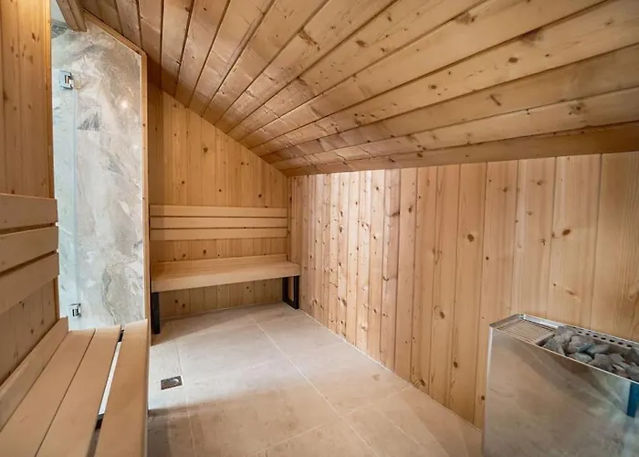 Host2u Penthouse Sauna, Jacuzzi, Fireplace *