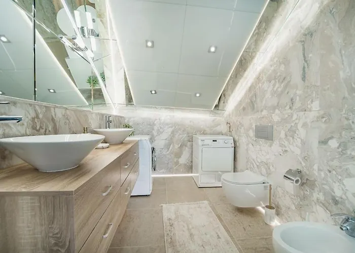 Host2u Penthouse Sauna, Jacuzzi, Fireplace Банско