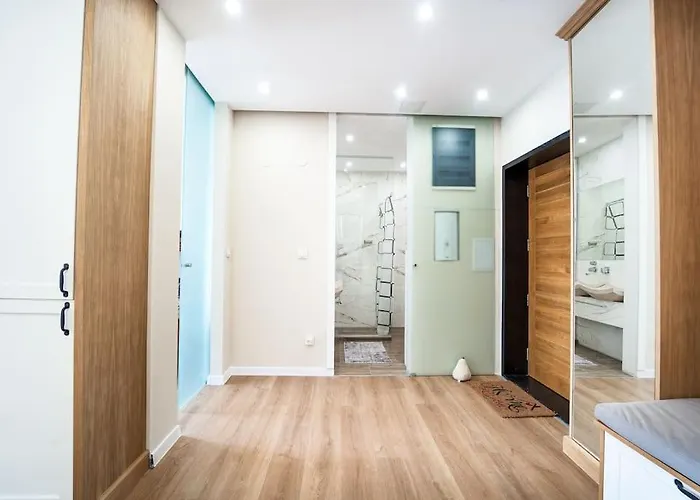 Апартамент Host2u Penthouse Sauna, Jacuzzi, Fireplace *