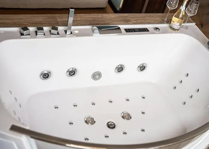 Host2u Penthouse Sauna, Jacuzzi, Fireplace Апартамент Банско