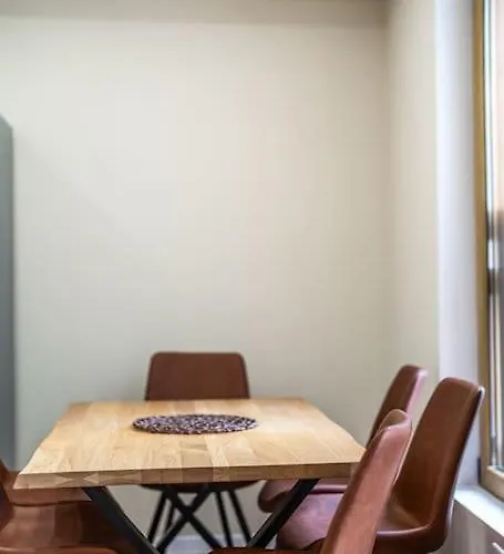 Host2u Penthouse Sauna, Jacuzzi, Fireplace *